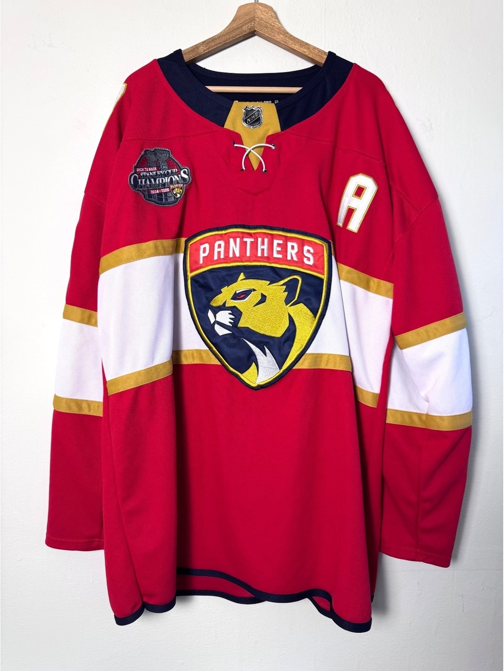 Panthers NHL Tkachuk team jersey Florida 19 Fanatics red gold white size 60